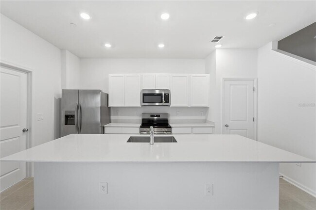 Building Photo - 2228 Red Sun St