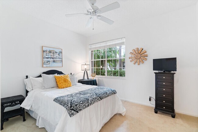 Building Photo - 5083 Lake Catalina Dr