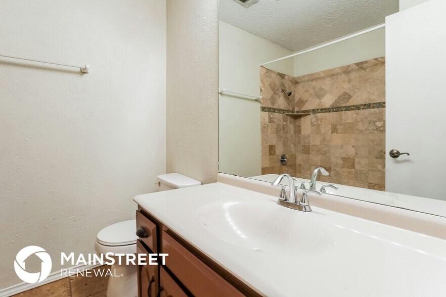 Building Photo - 1210 Fox Hollow