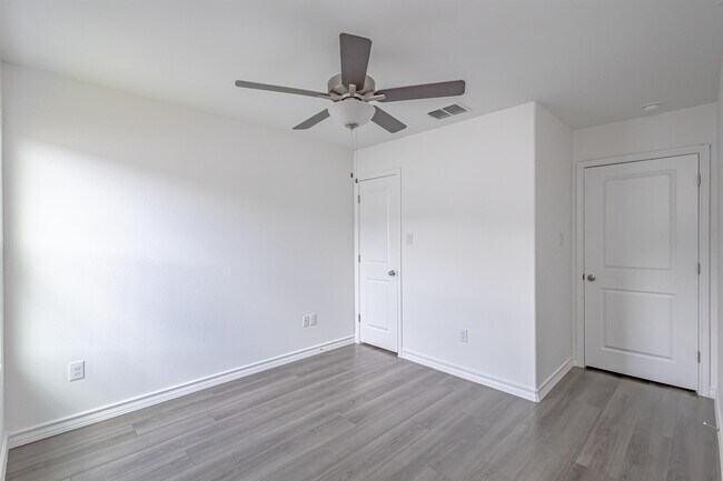 Building Photo - 9912 Kaspar Dr