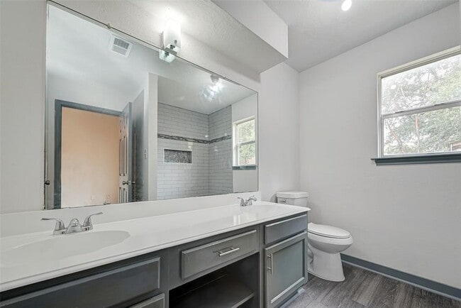 Building Photo - 940 Somercotes Ln