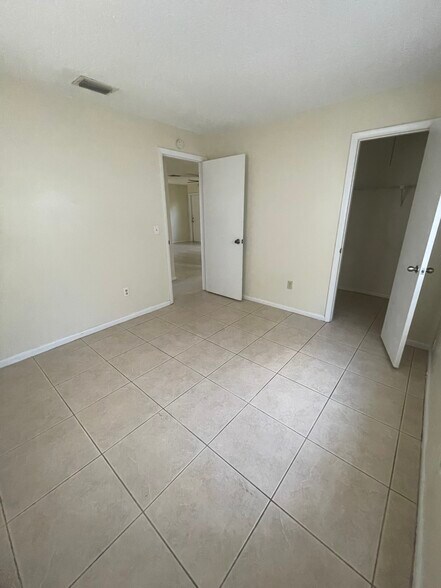 Building Photo - 1639 Barbarie Ln