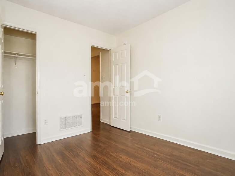 Building Photo - 660 Timber Creek S