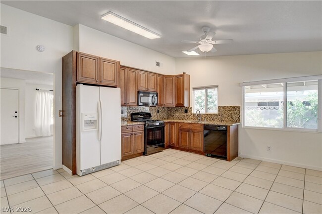 Building Photo - 2085 Wagonwheel Ave