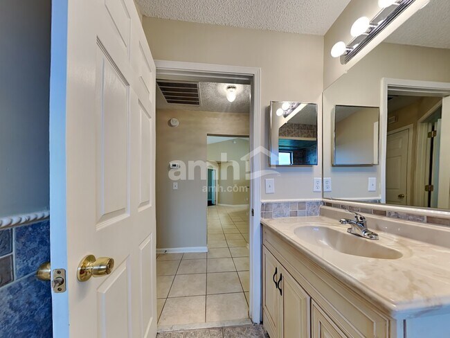 Building Photo - 2483 Ambrosia Dr