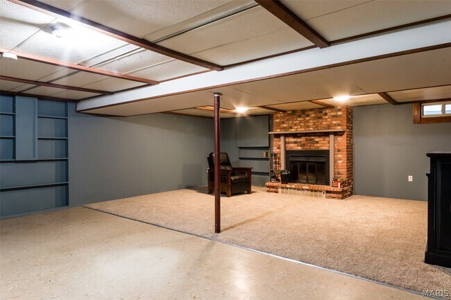 Building Photo - 115 Meadow Ln S