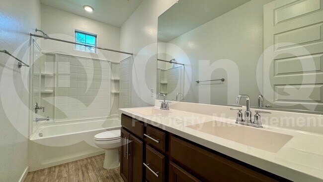 Building Photo - 1068 E Sabino Dr