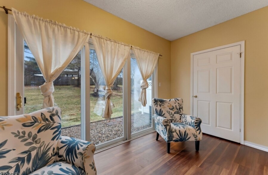 Building Photo - 403 Red Crest Ln