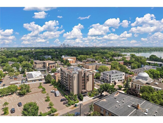 Building Photo - 2800 W 44th St