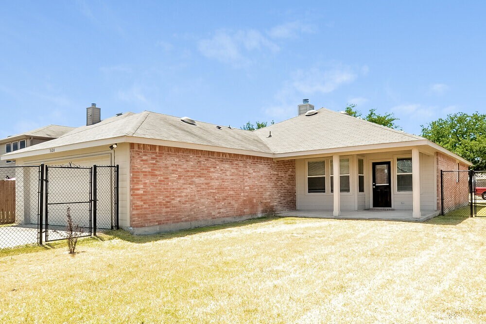 Building Photo - 1620 Logan Dr