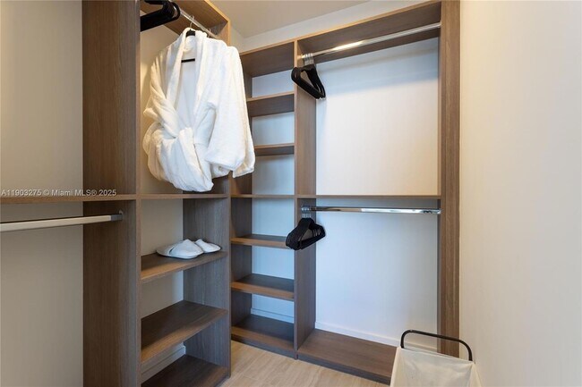 Building Photo - 580 72nd St