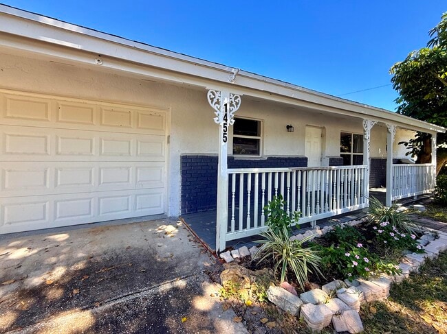 Primary Photo - 1455 NE Silver Maple Way