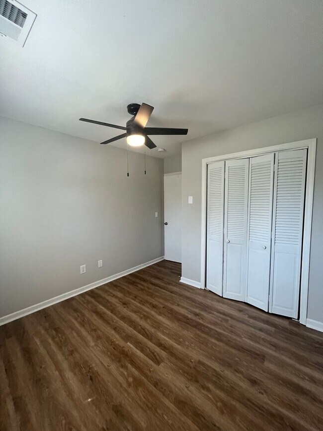 Building Photo - Travelers Rest !! 3 BR, 2 BA with Great Living Space - Den, Bonus Room, Primary Suite has a HUGE ...