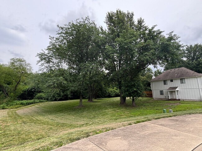 Building Photo - 5 BR/2.5BA | Sprawling Single Family Home | 2-Car Garage | Huge backyard!