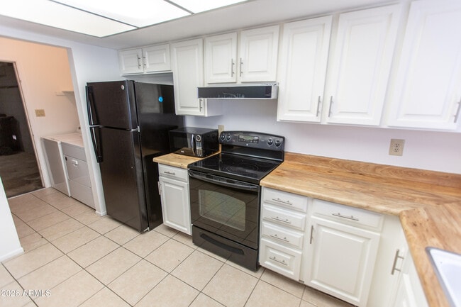 Building Photo - 7911 East Vía de Belleza