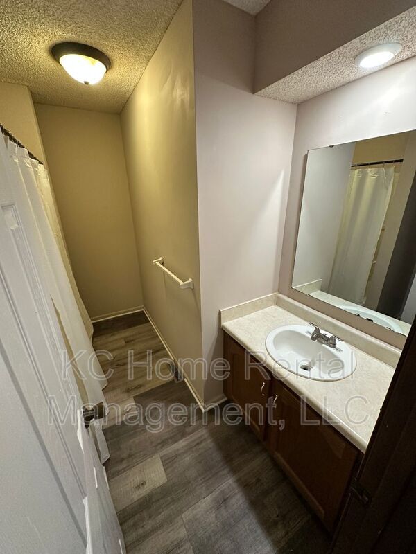 Building Photo - 426 Castle Dr