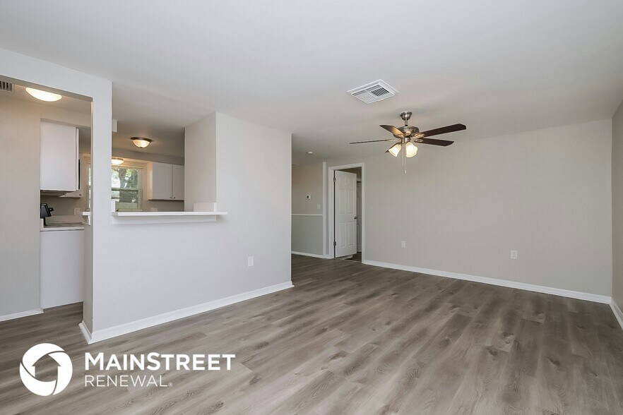 Building Photo - 5040 Valimor Dr