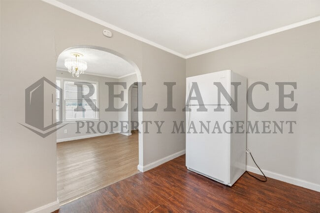 Building Photo - 2225 N Chautauqua St