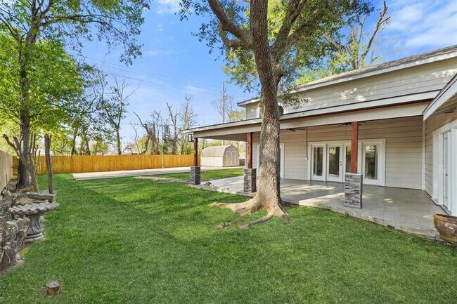 Building Photo - 12811 Shady Knoll Ln