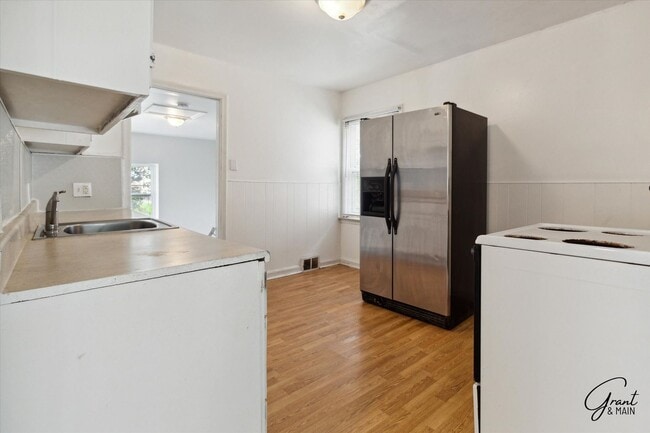 Building Photo - $1,250/month - 2 bedroom 1 bath