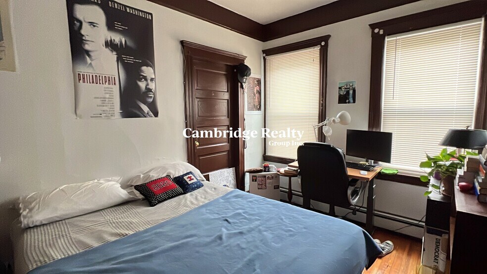 Building Photo - 113 Columbia St