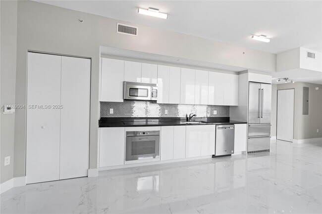 Building Photo - 92 SW 3rd St