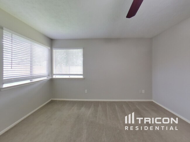 Building Photo - 4700 Greenwood Dr