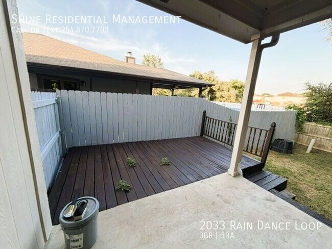 Building Photo - 2033 Rain Dance Loop