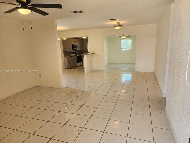 Building Photo - 845 NW 199th St