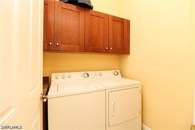 Building Photo - 9224 Campanile Cir