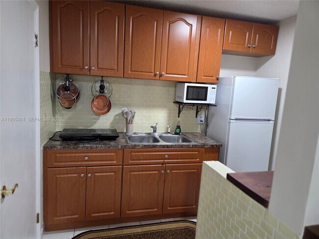 Building Photo - 2931 SW 135th Ave