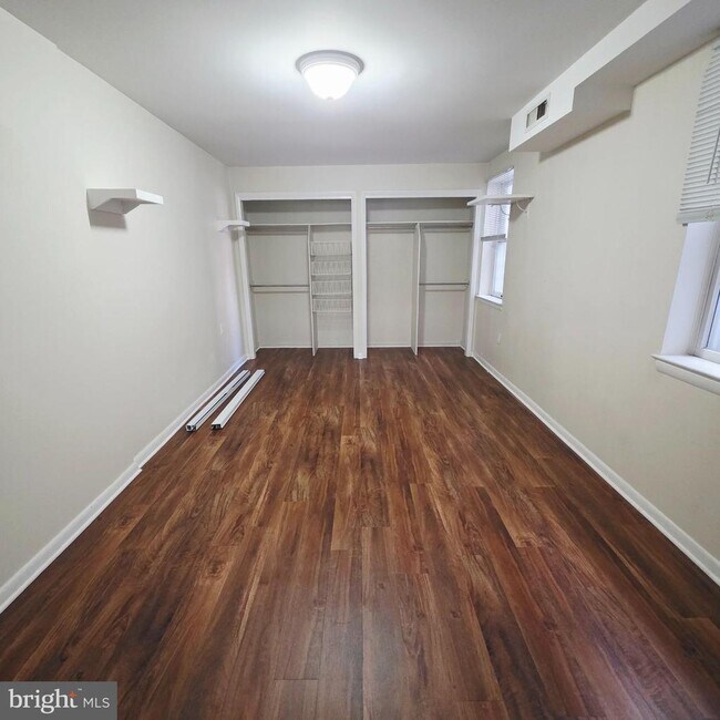 Building Photo - 532 S 15th St