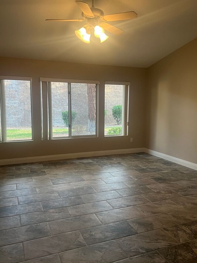 Building Photo - Beautiful Attached Dual Townhouse