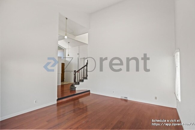 Building Photo - 740 Hollyhock Dr