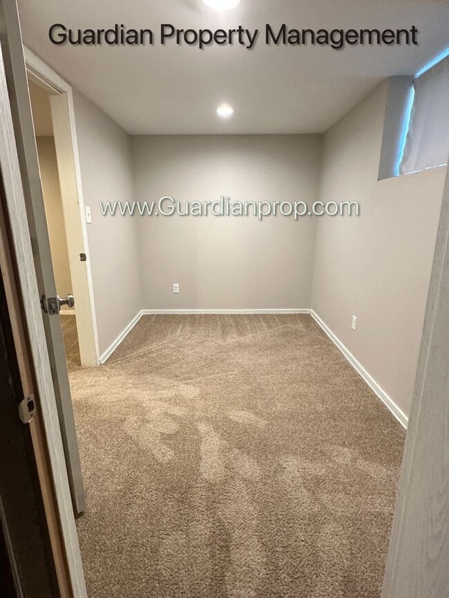 Building Photo - St Louis Park Single Family Home, Hardwood Floors, Office, Available July/Aug 1st