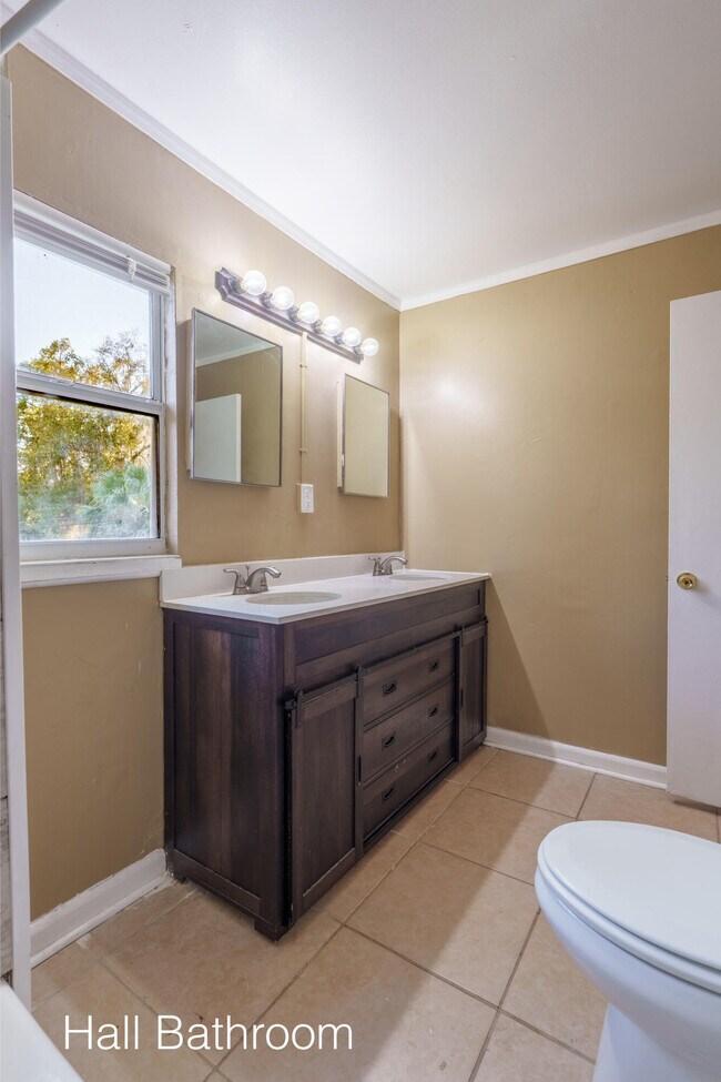 Building Photo - 3515 NW 8th Ave