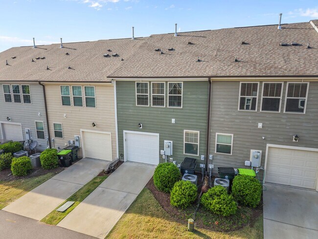 Building Photo - 3-Bedroom Home with Spacious Layout & Private Backyard in Wendell