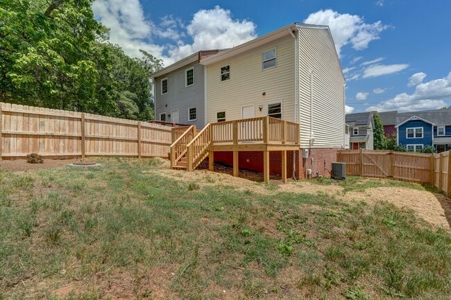 Building Photo - Completely Renovated 3 Bedroom Belmont Townhome Available Now!