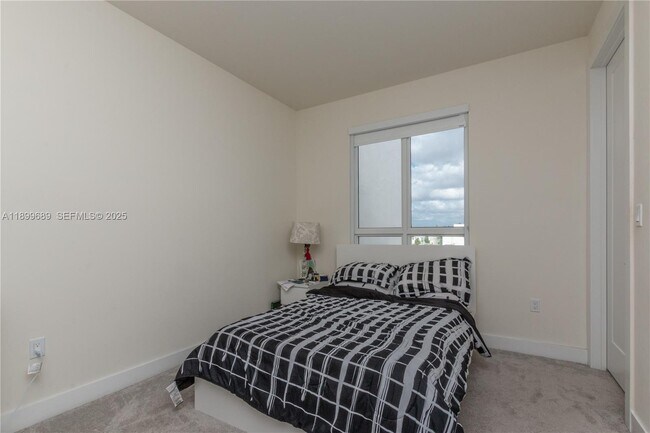 Building Photo - 10245 NW 63rd Terrace