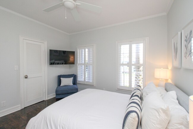 Building Photo - **STUNNING POOL HOME**4BEDS / 4.5BATHS**AQ...