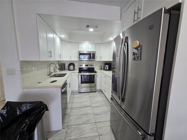 Building Photo - 10801 SW 109th Ct
