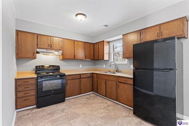Building Photo - 1045 Greenway Dr