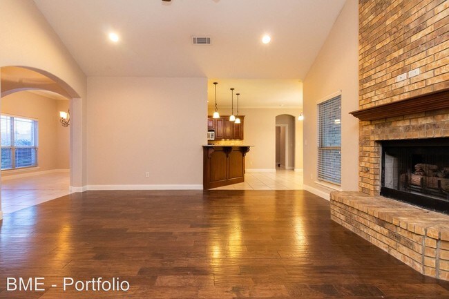 Building Photo - 4 br, 2 bath House - 6717 Blossom