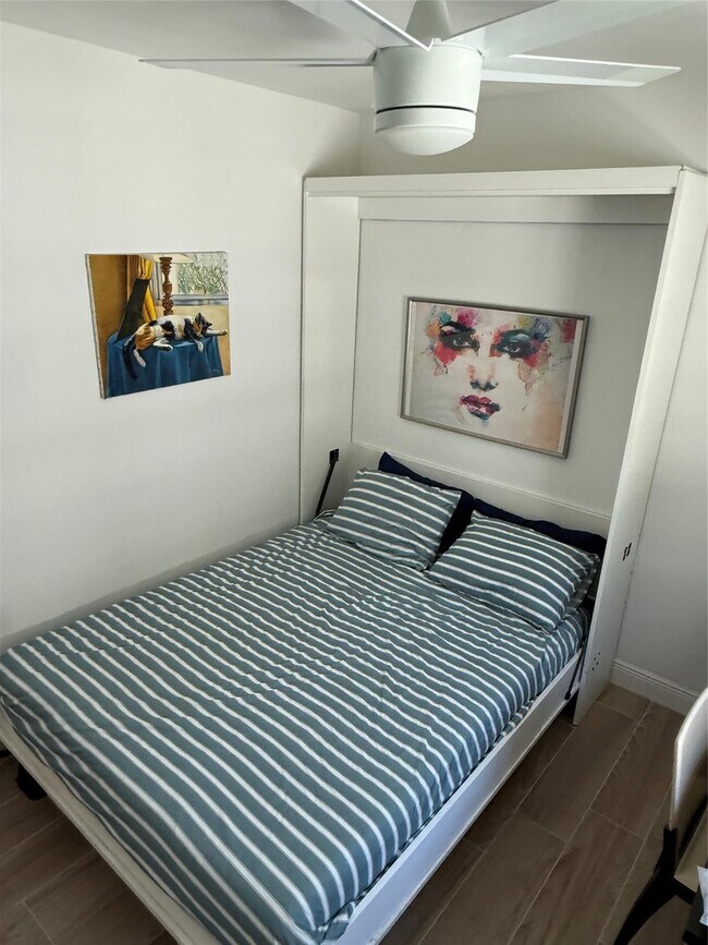 Building Photo - 1637 SE 1st St