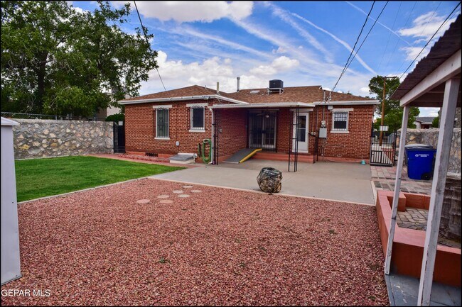 Building Photo - 815 Ellis St