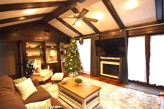 Building Photo - 8011 Meadowvale Dr