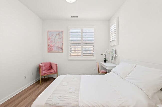 Building Photo - 110 Sugar Cane