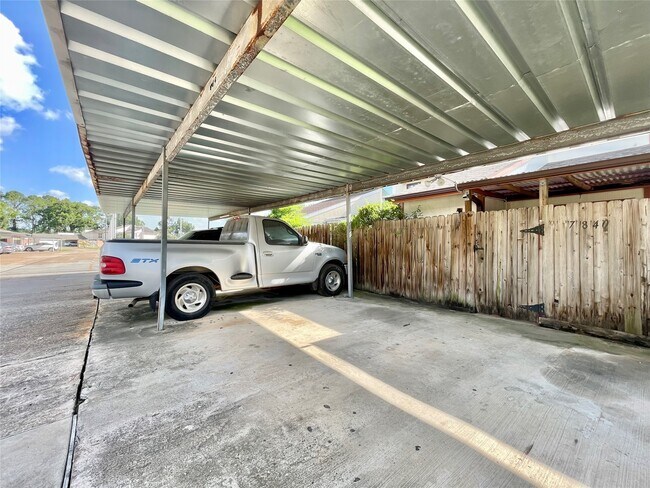 Building Photo - 7840 Bateman Ln