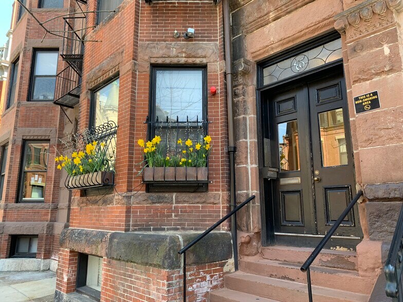 Building Photo - 46 Hereford St