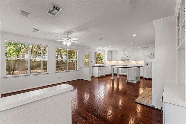 Building Photo - 43 W Gaslight Pl